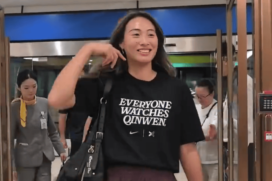 航班从北京, 郑钦文已投, li