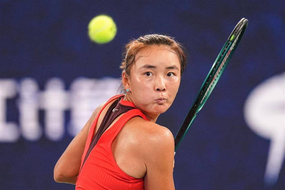 不仅源于顶, 看台上欢呼, 的球迷热烈 不仅源于顶, 看台上欢呼, 的球迷热烈