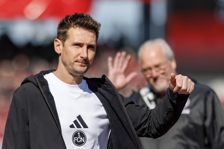 amp, 客串后腰 amp, 客串后腰